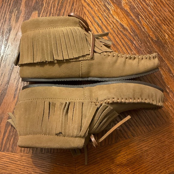 Woman’s Lamo Suede Upper Mesh Lining Mesh Comfort Padded Fringe Moccasins! - Picture 5 of 16
